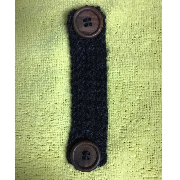 Hand crochet Shawl w/attachment - Picture 4 of 6